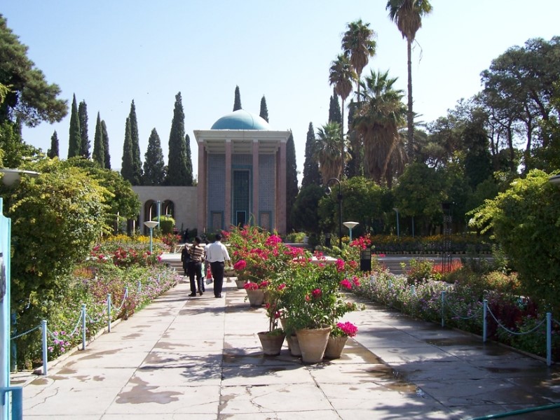 ../Images/100_1200a Mausoleum Sa'di in Schiras.jpg