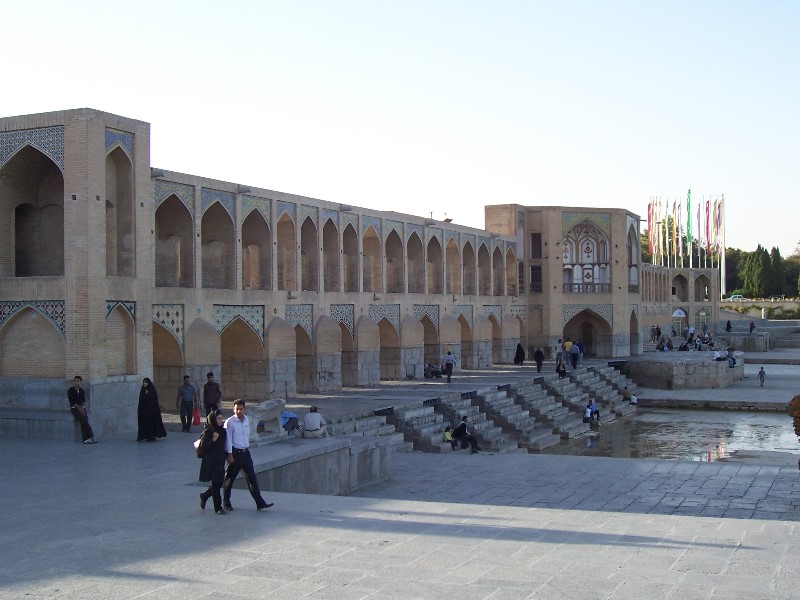 ../Images/100_1715 Isfahan - Khadju-Brcke.jpg