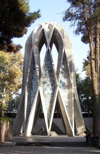 ../Images/100_2285a Mausoleum des Omar Khayyam in Nishabur.jpg