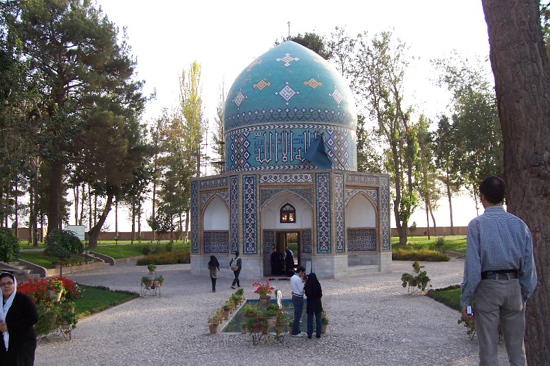 ../Images/100_2300 Nishabur - Mausoleum des Fariddudin Attar.jpg